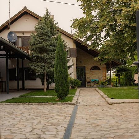 Vila Beli San Bed and Breakfast Vladimirovac Esterno foto