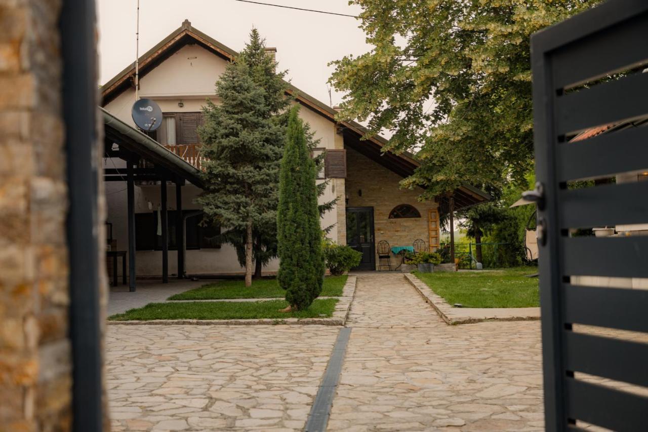 Vila Beli San Bed and Breakfast Vladimirovac Esterno foto